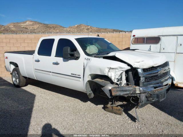  Salvage Chevrolet Silverado 2500