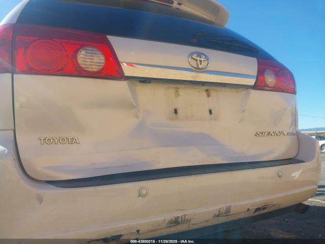 Toyota Sienna Xle Limited Image 8