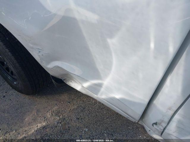 Chevrolet Silverado 1500 2wd  Standard Bed Lt Image 10