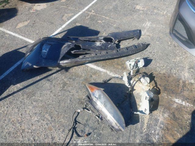 Toyota Prius Advanced Image 13