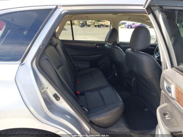 Subaru Outback 2.5i Limited Image 3