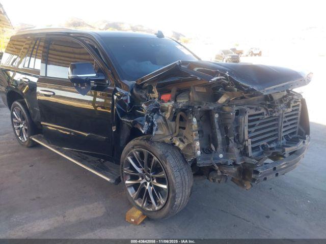 Cadillac Escalade Platinum Image 3