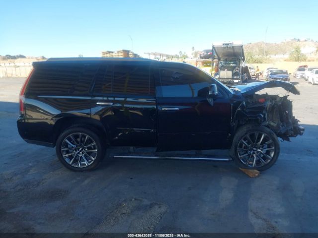 Cadillac Escalade Platinum Image 8