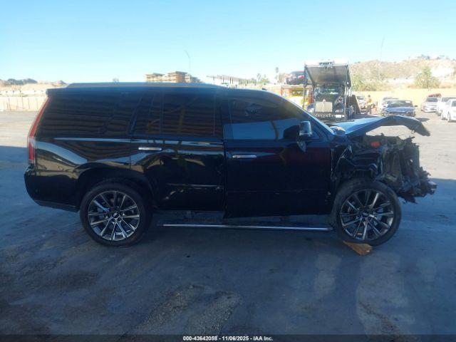 Cadillac Escalade Platinum Image 8