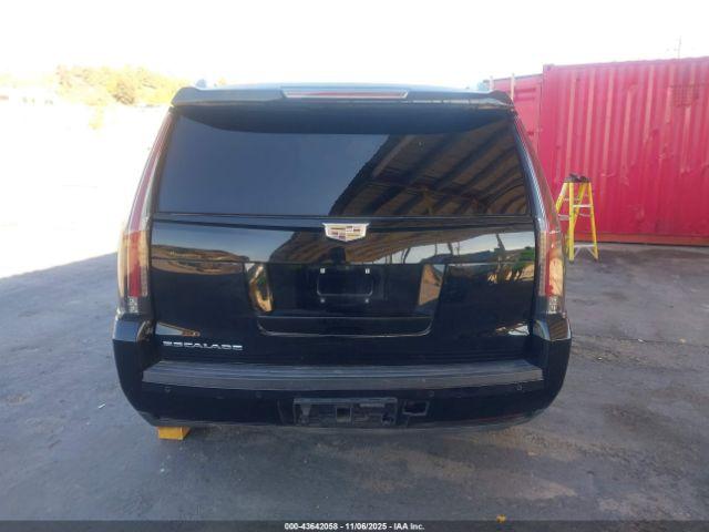 Cadillac Escalade Platinum Image 10