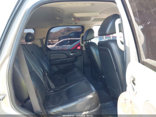 Cadillac Escalade Standard Image 11