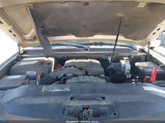 Cadillac Escalade Standard Image 6