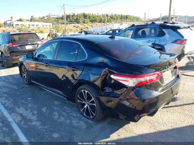 Toyota Camry Se Image 4