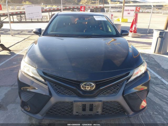 Toyota Camry Se Image 11