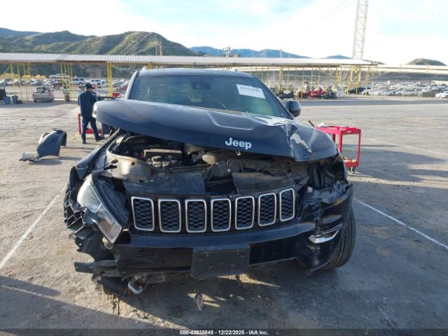 Jeep Grand Cherokee Sterling Edition 4x2 Image 9