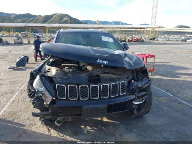 Jeep Grand Cherokee Sterling Edition 4x2 Image 9