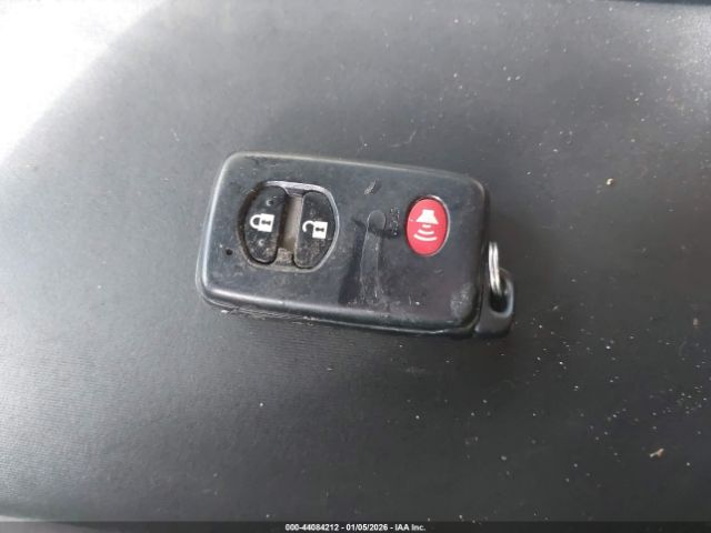 Toyota Prius Two Image 11