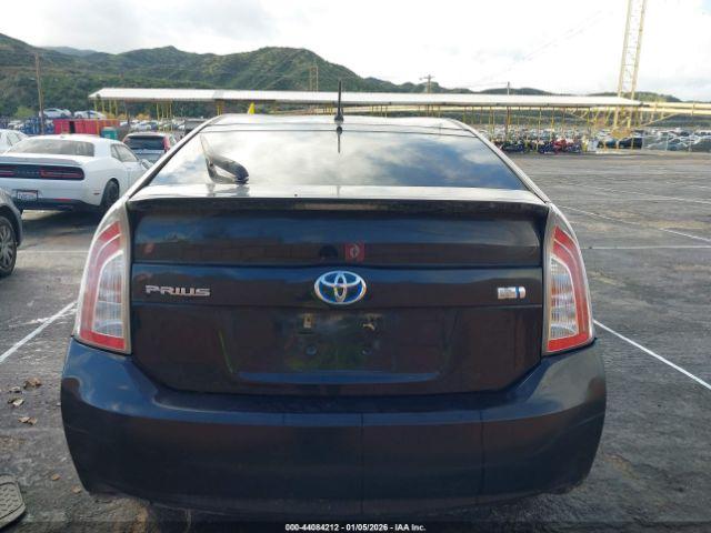 Toyota Prius Two Image 2