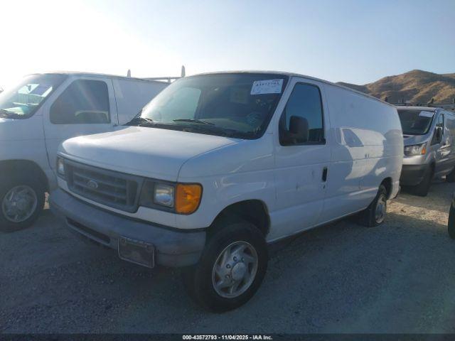 Ford E-150 Image 3