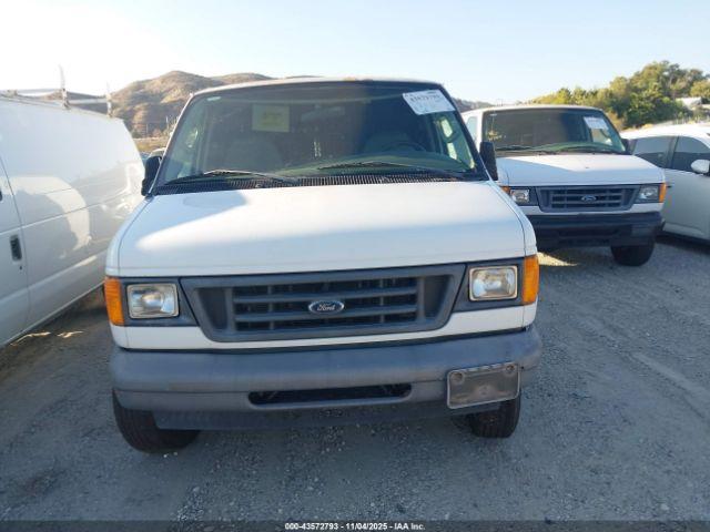 Ford E-150 Image 10
