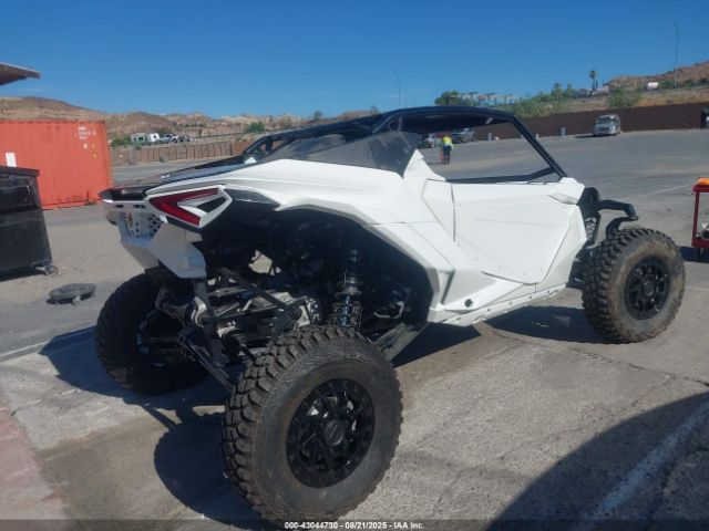 Can-Am Maverick R X Rs Image 12