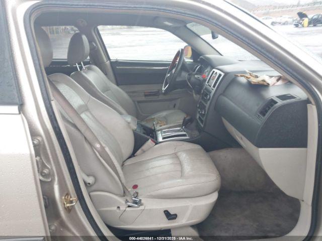 Chrysler 300c Image 6