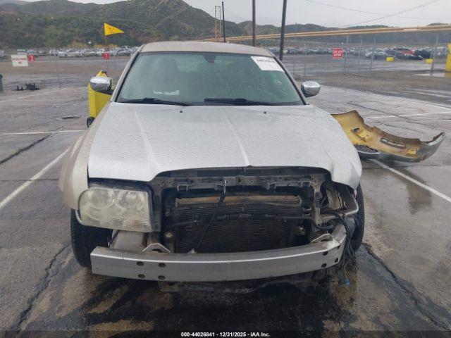 Chrysler 300c Image 2