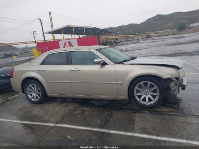 Chrysler 300c Image 8