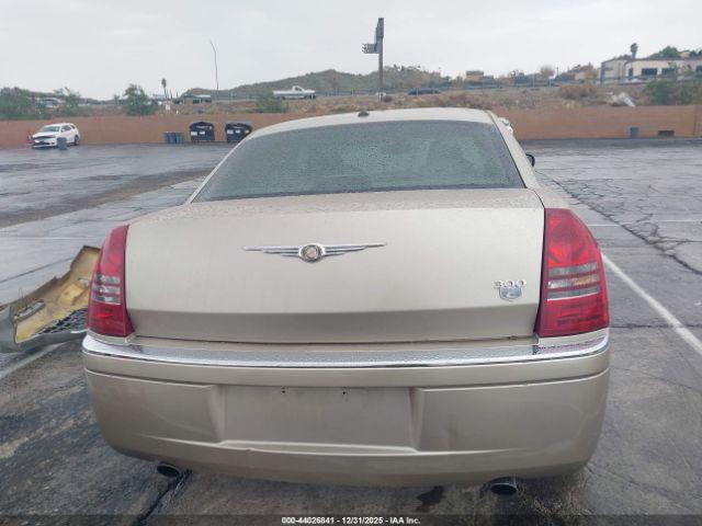 Chrysler 300c Image 11