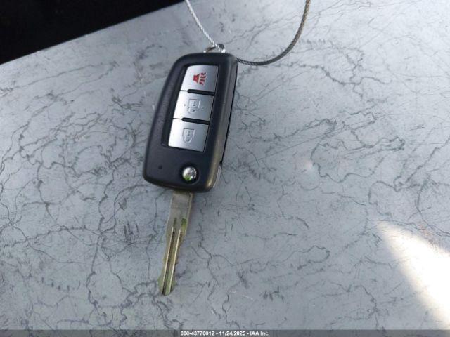 Nissan Rogue S Image 7