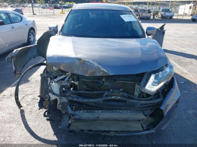 Nissan Rogue S Image 5