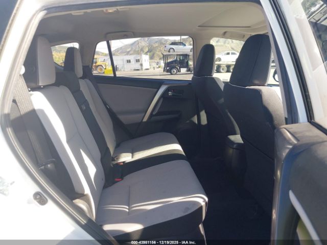 Toyota RAV4 Xle Image 14