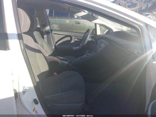 Toyota Prius Two Image 5