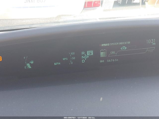 Toyota Prius Two Image 8