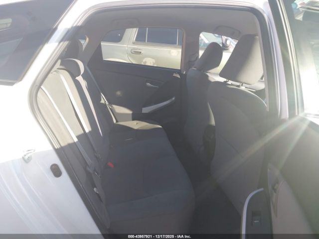 Toyota Prius Two Image 12