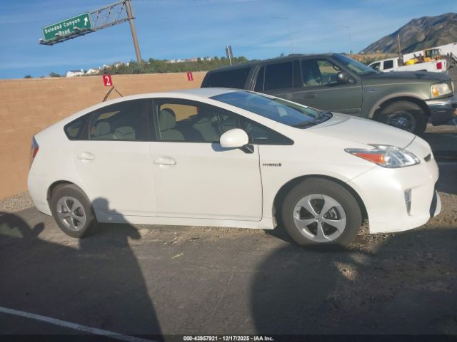 Toyota Prius Two Image 13