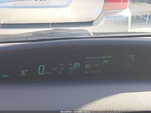 Toyota Prius Two Image 10