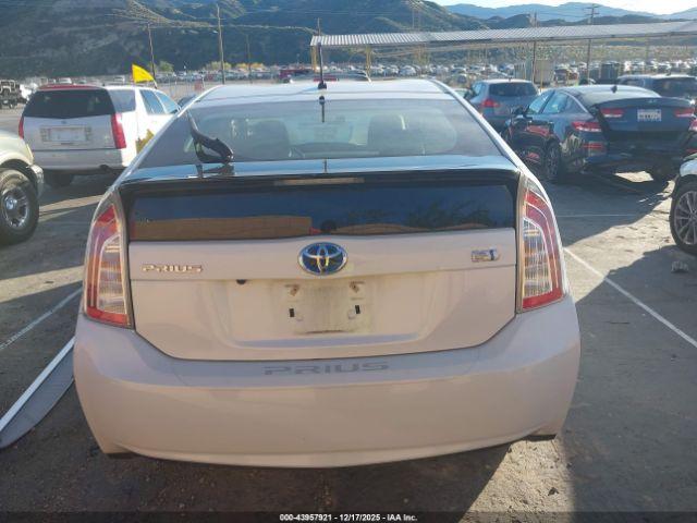 Toyota Prius Two Image 9