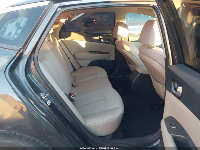 Kia Optima Lx Image 9