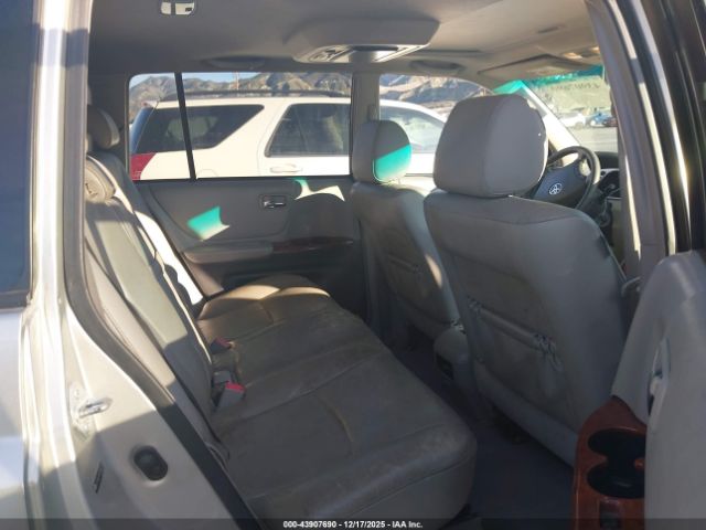 Toyota Highlander Limited V6 Image 2