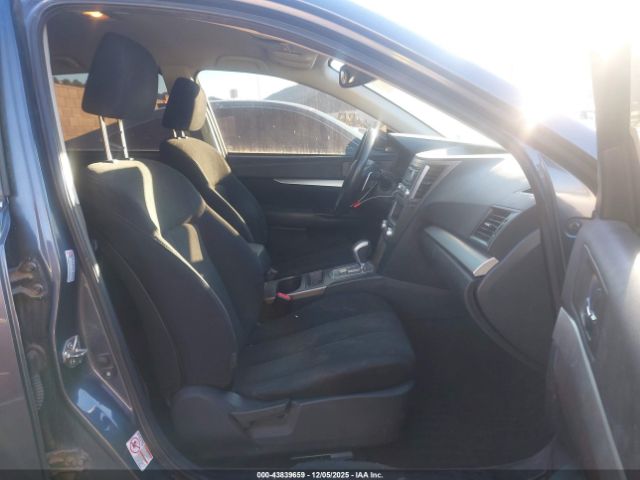 Subaru Outback 2.5i Image 2