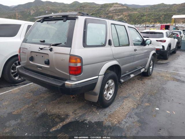Nissan Pathfinder Image 2